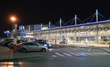 Pyrzowice_Katowice_Airport_noc[1]